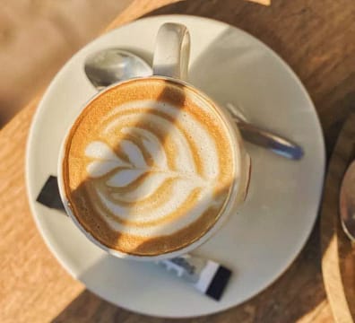 barista cappuccino swing gouda latte art
