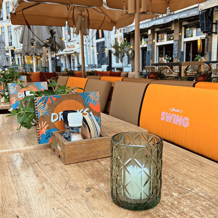 Terras swing gouda verwarmd markt uitzicht stadhuis