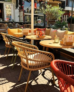 terras swing gouda de arend stoelen interieur markt centrum